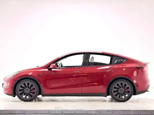 Tesla Model Y — Фото автомобиля 9