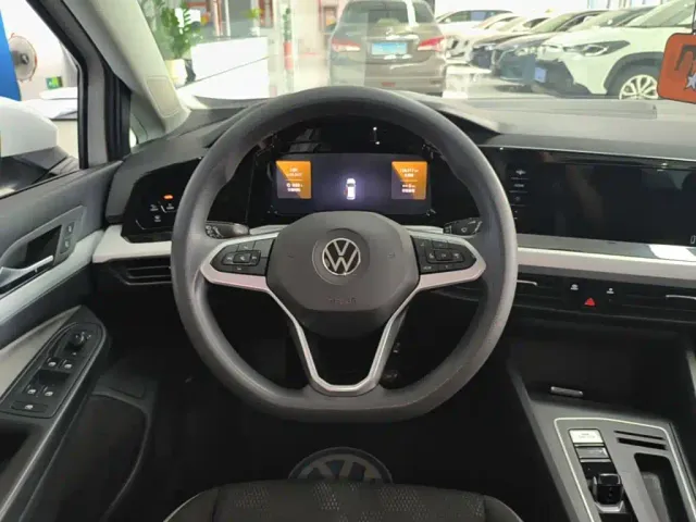 Volkswagen Golf — Фото автомобиля 10