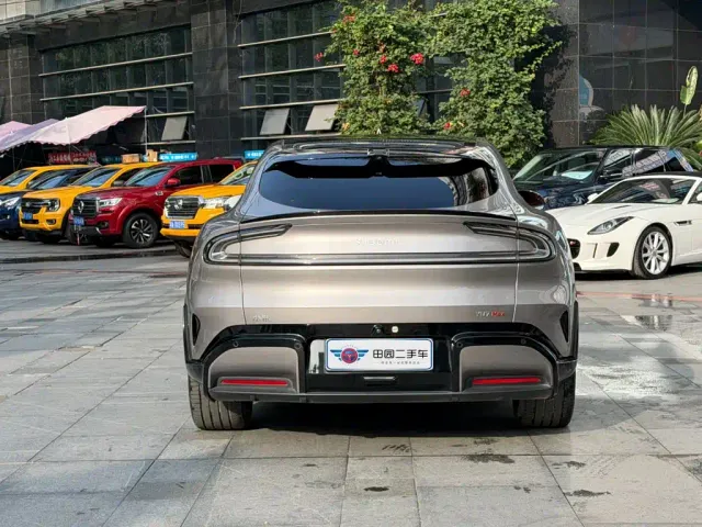 Xiaomi YU7 — Фото автомобиля 5