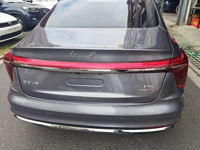Hongqi H5 — Фото автомобиля 10