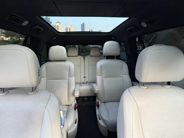 Li Auto L9 — Фото автомобиля 18