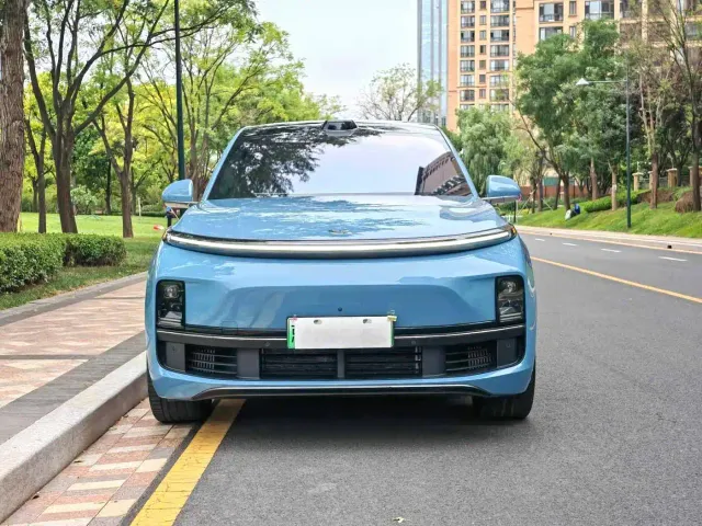 Li Auto Li Xiang L9 2022 Max — Фото автомобиля 10