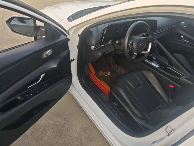 Hyundai Elantra — Фото автомобиля 15