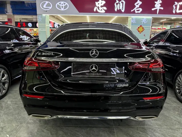 Mercedes-Benz E-Class — Фото автомобиля 5