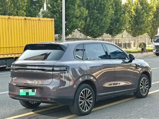 Leapmotor B10 — Фото автомобиля 9