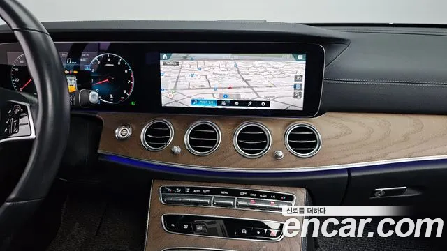 Mercedes-Benz E-Class — Фото автомобиля 13