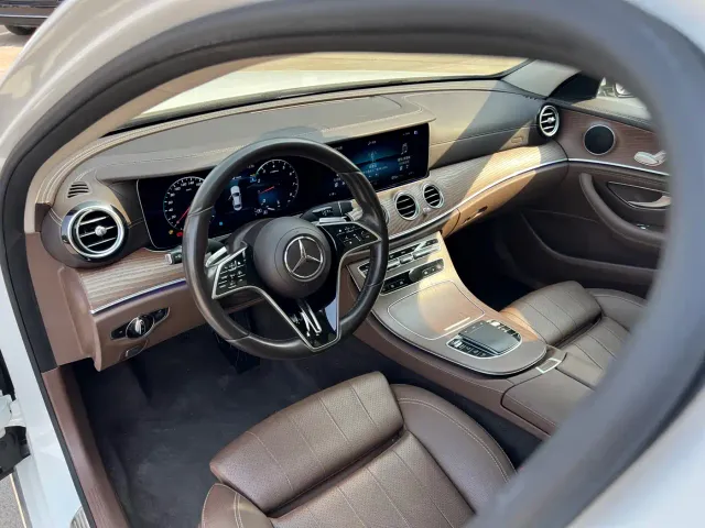 Mercedes-Benz E-Class — Фото автомобиля 9