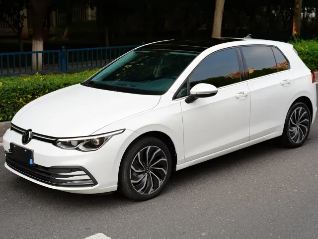 Фотография автомобиля — Volkswagen Golf