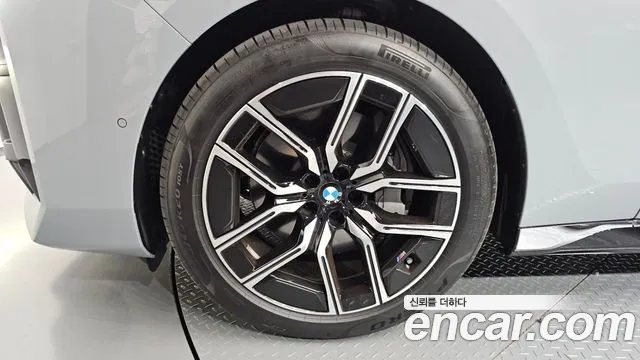 BMW 7-Series 7 серия (G70) 740i xDrive M Sport — Фото автомобиля 5