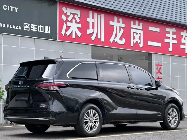 Toyota Sienna — Фото автомобиля 16