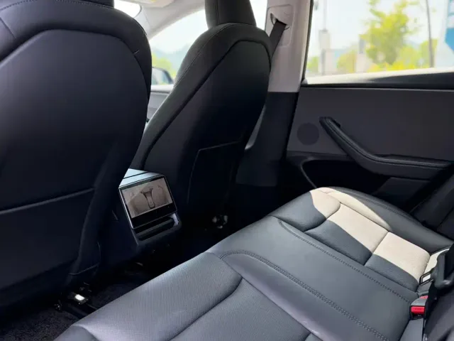 Tesla Model 3 — Фото автомобиля 5