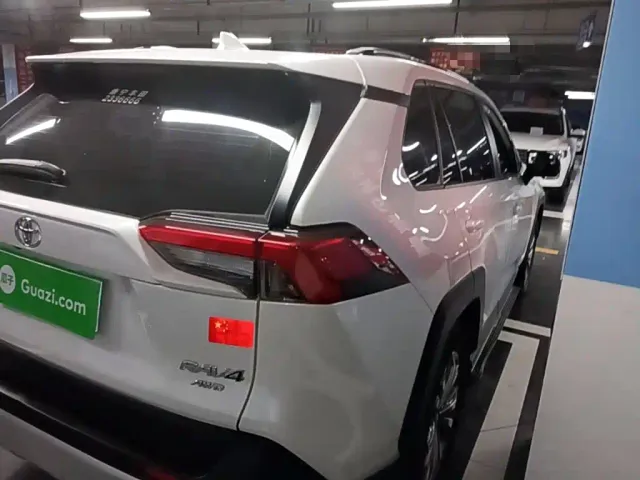 Toyota RAV4 — Фото автомобиля 6