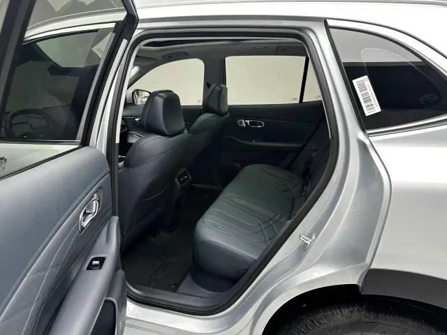 Geely Galaxy Starship 7 EM-i — Фото автомобиля 10
