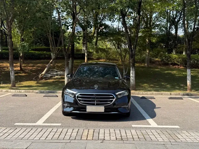 Mercedes-Benz E-Class — Фото автомобиля 2