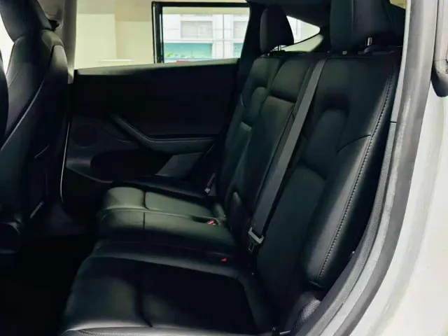 Tesla Model Y — Фото автомобиля 5
