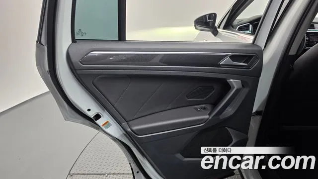 Volkswagen Tiguan Tiguan 2 поколение 2.0 TDI Premium — Фото автомобиля 21