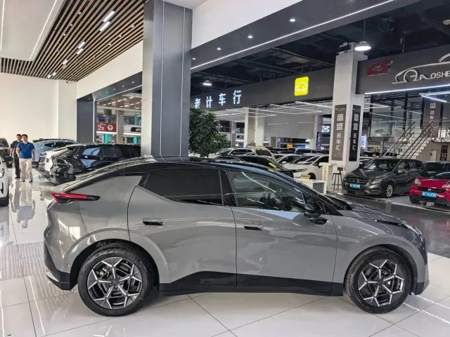 Lynk & Co Z20 — Фото автомобиля 16
