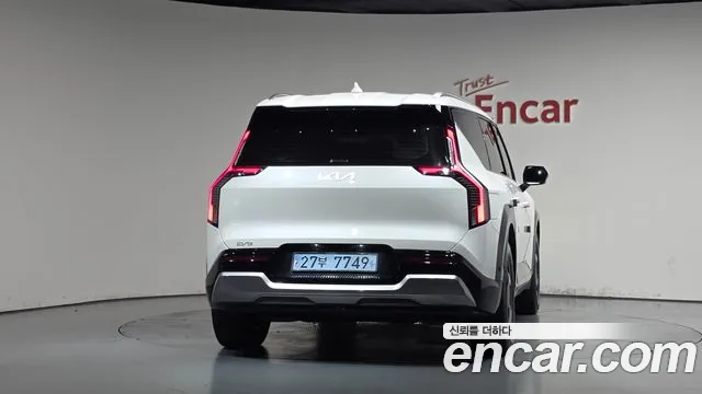 Kia EV9 — Фото автомобиля 4