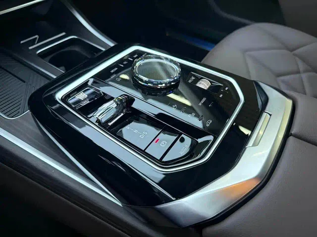 BMW 7 Series — Фото автомобиля 12