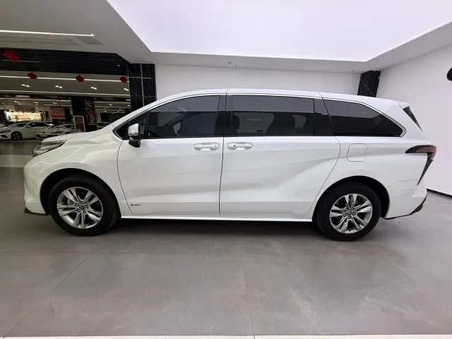 Toyota Sienna — Фото автомобиля 10