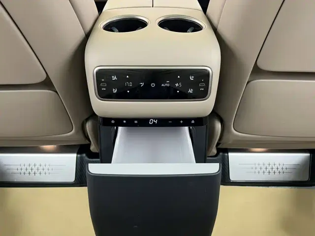 Li Auto MEGA — Фото автомобиля 30