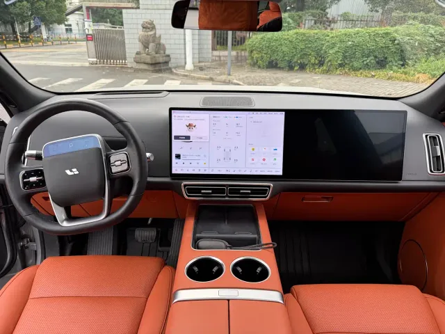 Li Auto L8 — Фото автомобиля 12