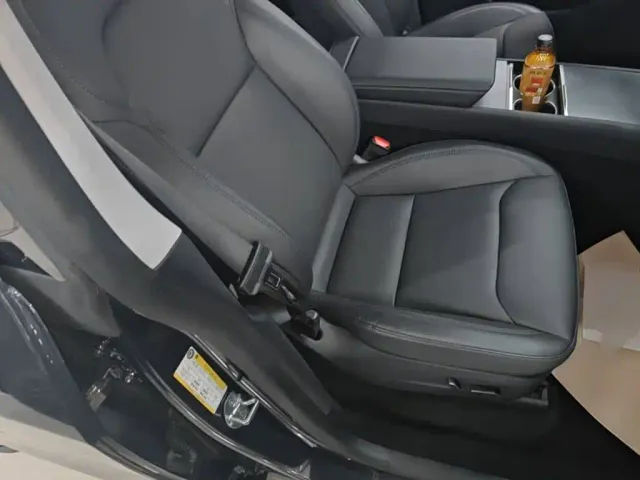 Tesla Model Y — Фото автомобиля 24