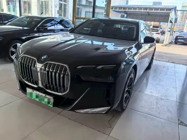 Фотография автомобиля — BMW i7