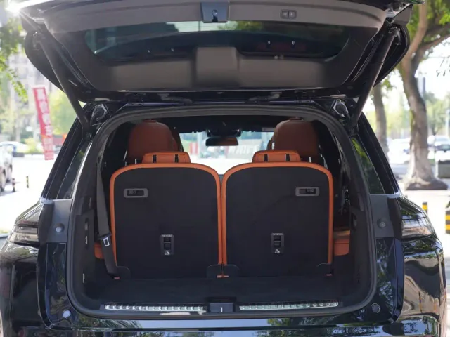 Li Auto L8 — Фото автомобиля 16