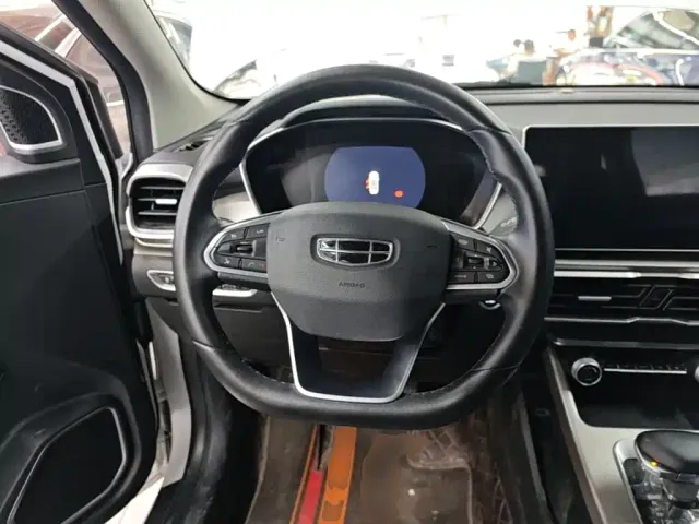 Geely Binyue — Фото автомобиля 10