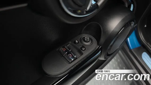 MINI Cooper Electric — Фото автомобиля 28