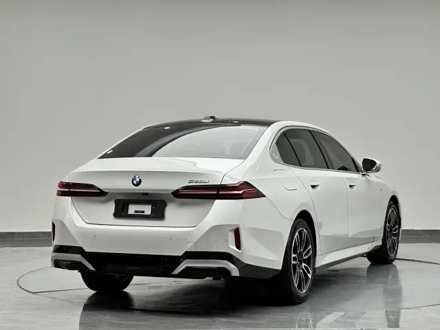 BMW 5 Series — Фото автомобиля 7