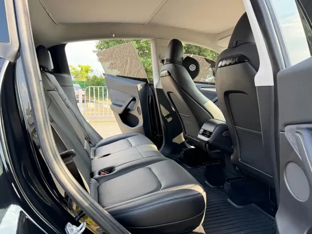 Tesla Model Y — Фото автомобиля 9