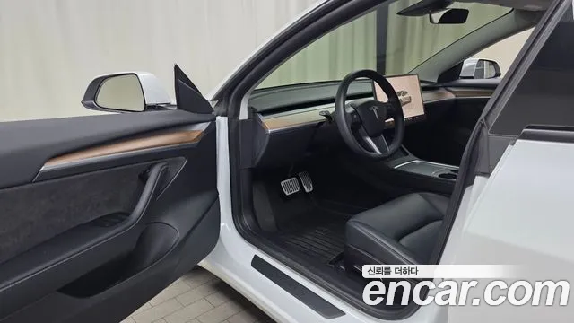 Tesla Model 3 — Фото автомобиля 14