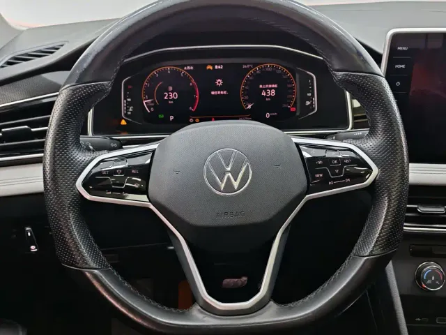 Volkswagen Tiguan L — Фото автомобиля 12