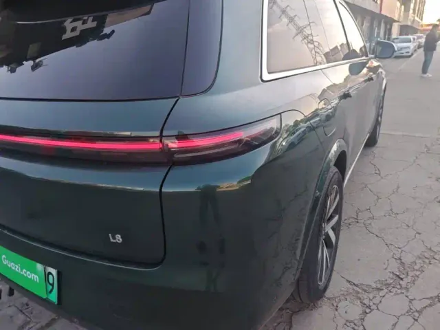 Li Auto L8 — Фото автомобиля 7