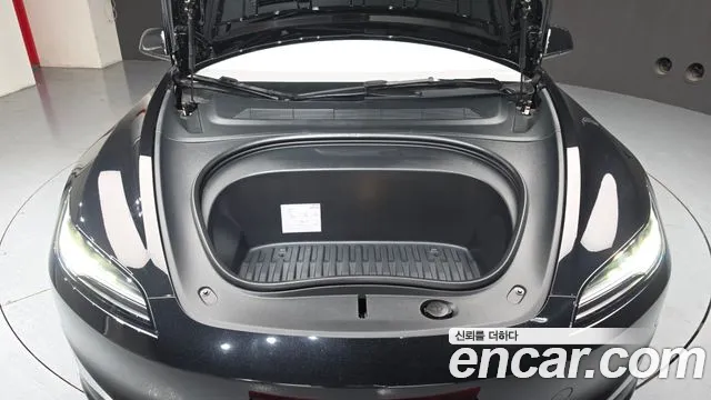 Tesla Model 3 — Фото автомобиля 6