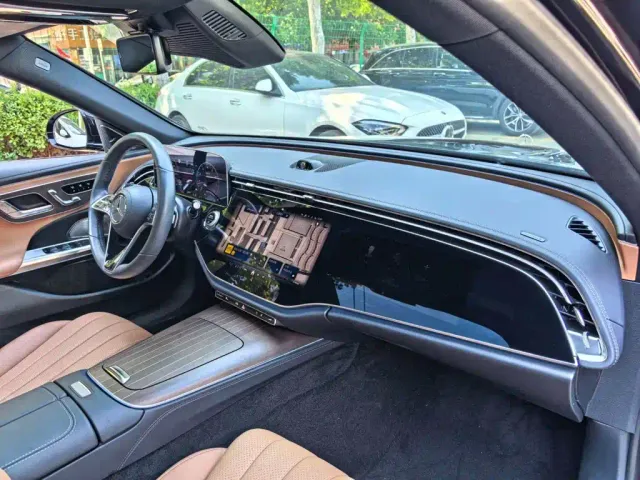 Mercedes-Benz E-Class — Фото автомобиля 8