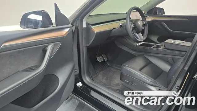 Tesla Model Y — Фото автомобиля 10