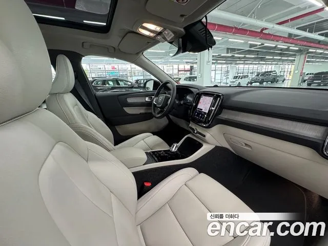 Вольво XC40 B4 Ultra Bright — Фото автомобиля 10