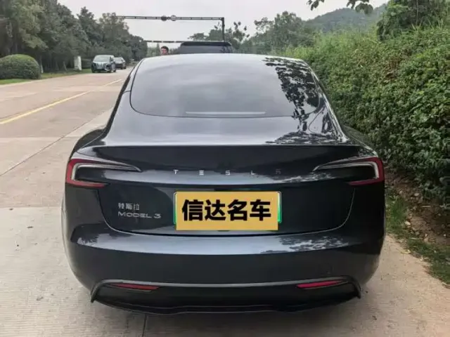 Tesla Model 3 — Фото автомобиля 7