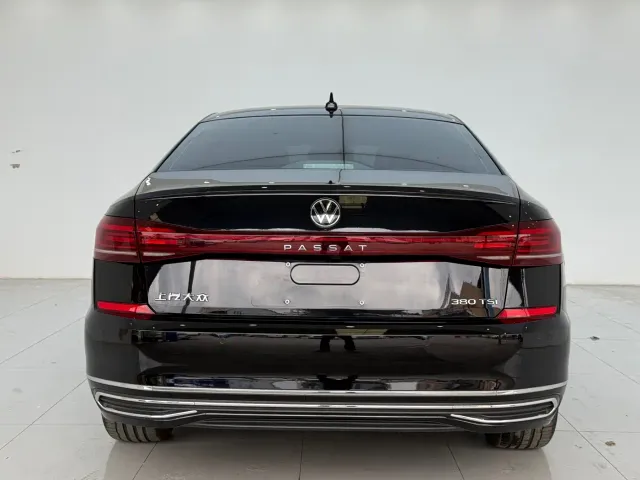 Volkswagen Passat — Фото автомобиля 13