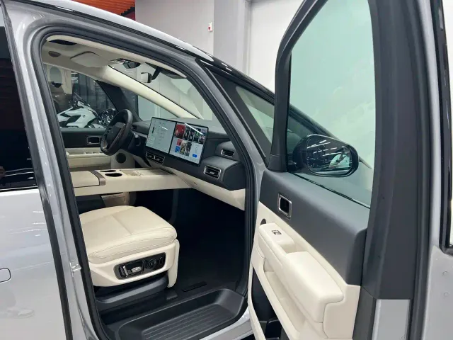 Li Auto MEGA — Фото автомобиля 12
