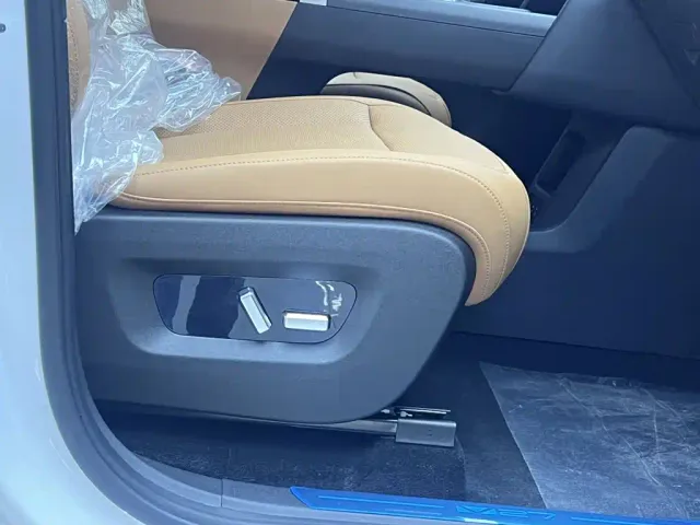 iCAR V27 — Фото автомобиля 12