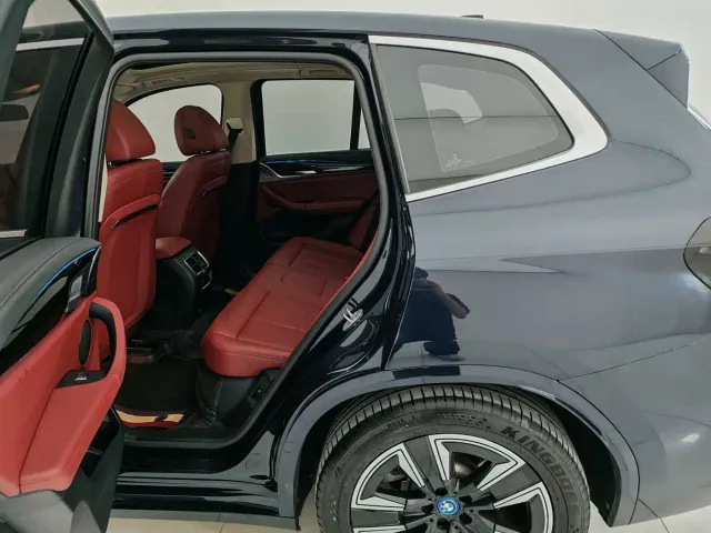 BMW iX3 — Фото автомобиля 19