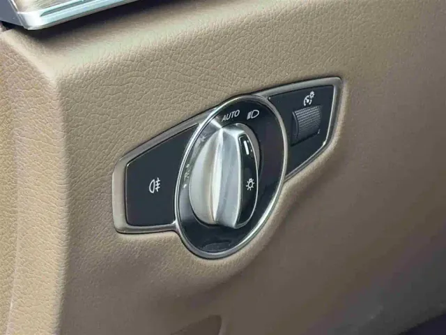 Mercedes-Benz E-Class — Фото автомобиля 14