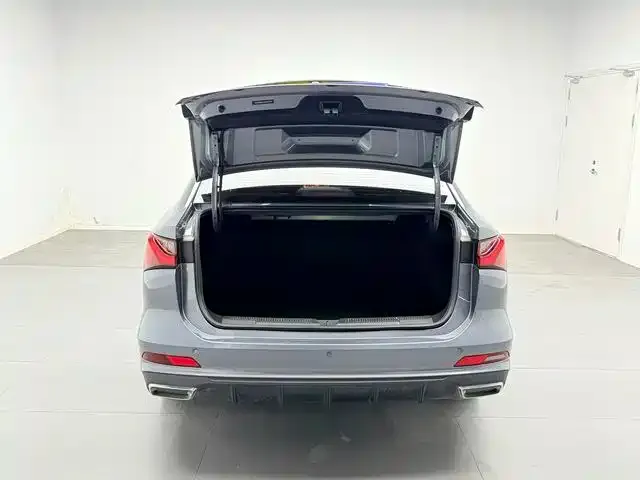 Roewe i5 — Фото автомобиля 18