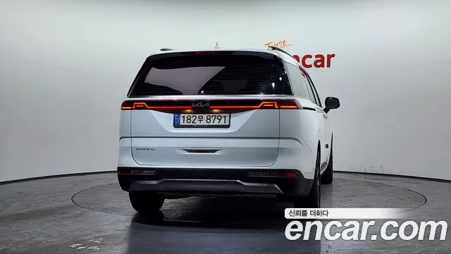 Kia Canival Carnival 4 поколение Дизель 9 мест Signature — Фото автомобиля 4