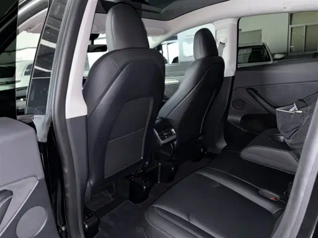 Tesla Model Y — Фото автомобиля 6