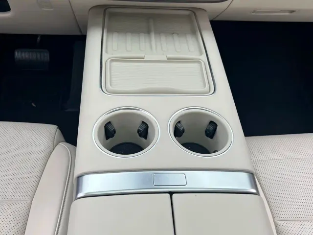 Li Auto MEGA — Фото автомобиля 23